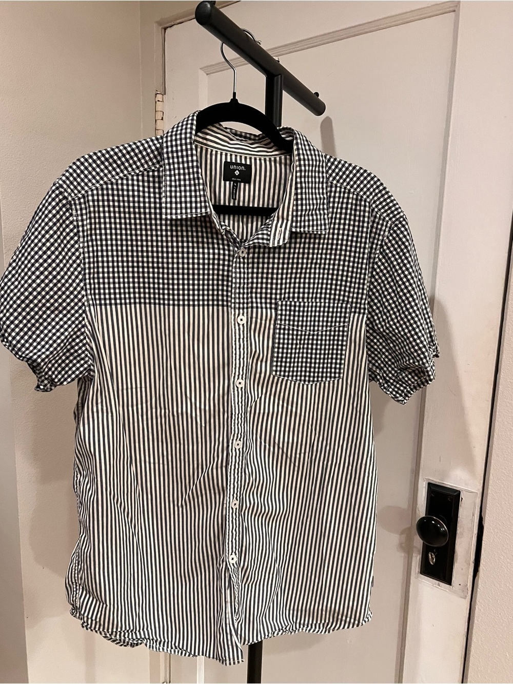 UNIONBAY Navy & White Mixed-Pattern Short Sleeve Button-Down Shirt